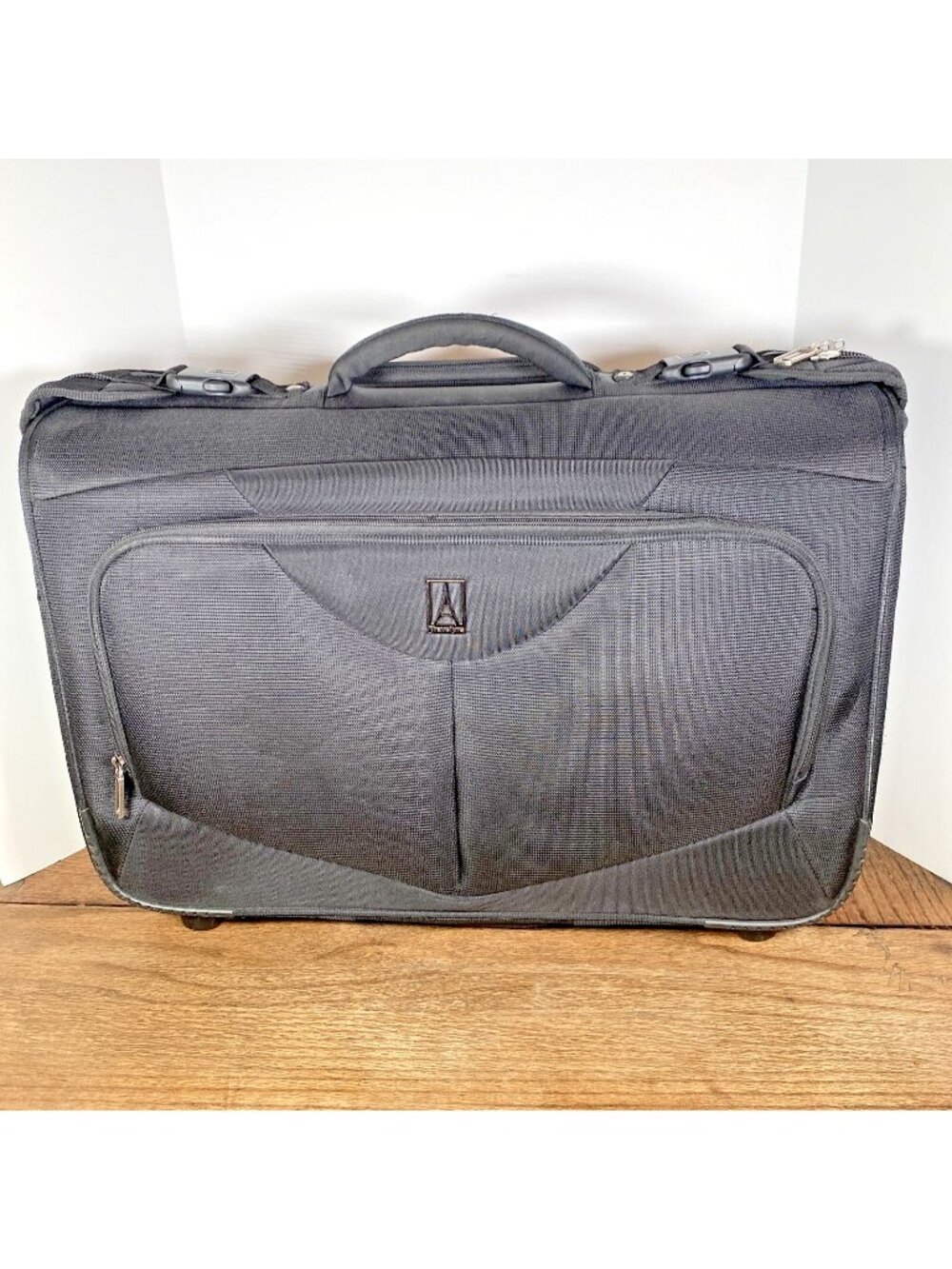 Travelpro Maxlite Lightweight Carry-On Rolling Garment Bag – Black, 22-Inch